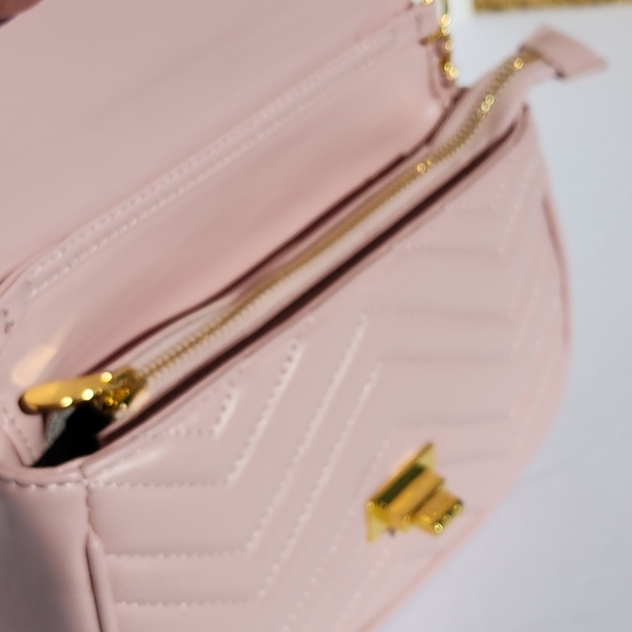 AR New York Women's Quilted Pink Leather Crossbody Bag Chain Strap - Picture 5 of 6